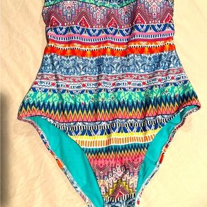 Women’s One-Piece Strapless Bathing Suit